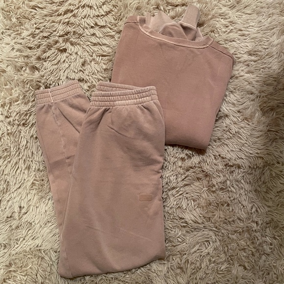 PINK Victoria's Secret Tops - Sweatsuit Set🐻